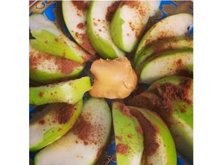 Apple slices with peanut butter