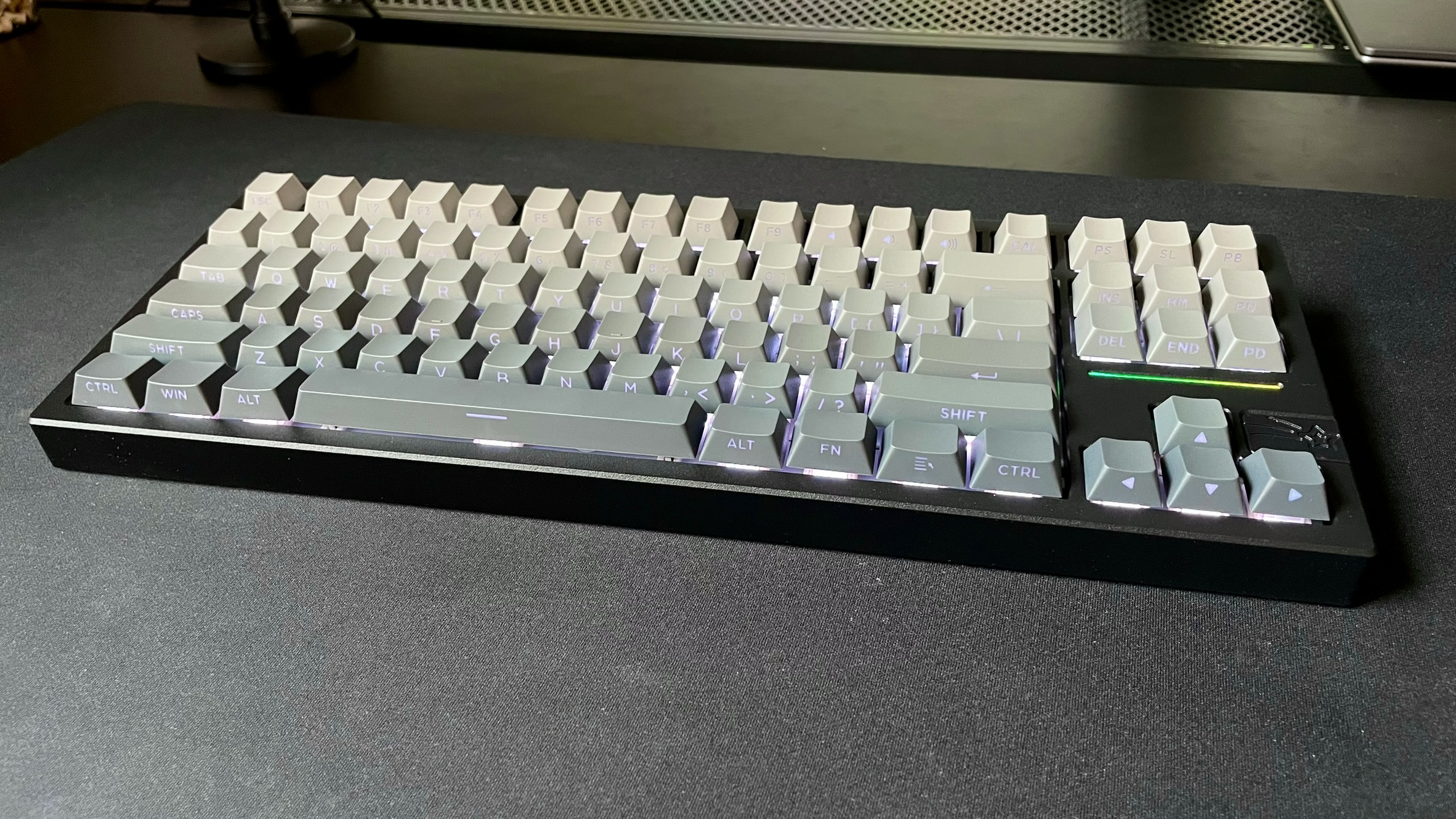 Обзор клавиатуры Epomaker x Feker Galaxy 80: она прочная, мягкая и поставляется в научно-фантастическом голубом цвете