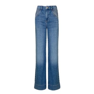 Donna Ida Jeans basket weave flares illustrating the best jeans for strawberry body type