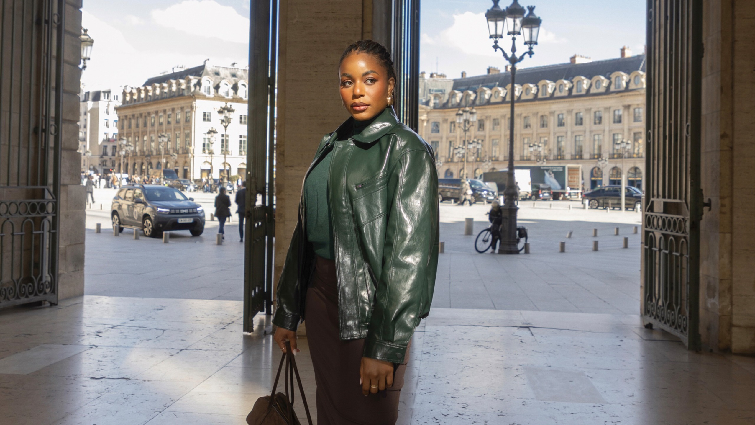 Kaye Bassey wearing a fall outfit.