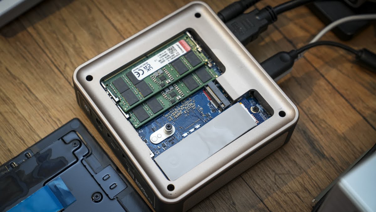 Sapphire Edge AI 370