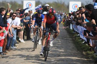 Filippo Ganna battles to sixth place in Paris-Roubaix 2023