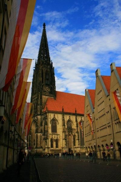 A great historic city center is waiting for the riders
