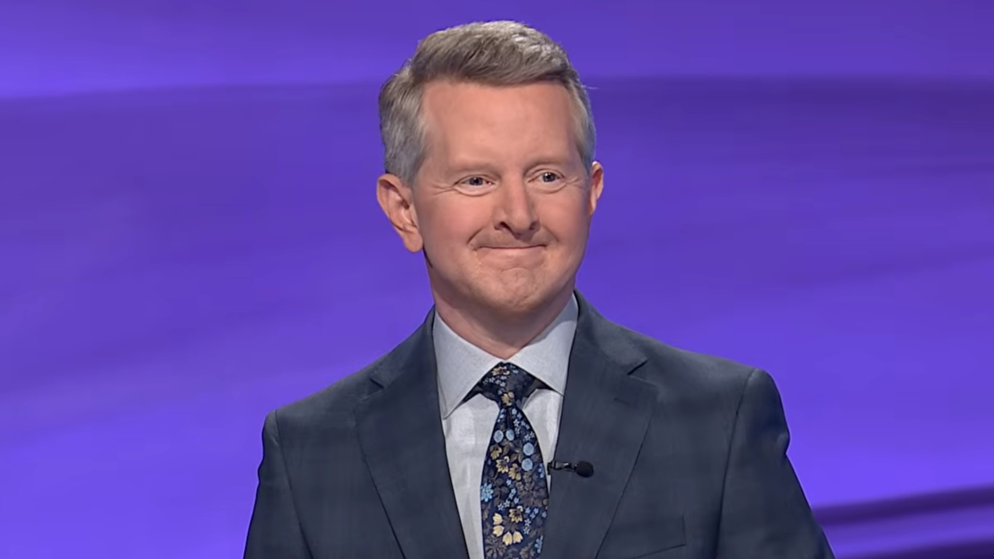 Ken Jennings making "mmm" sound while hosting Jeopardy!