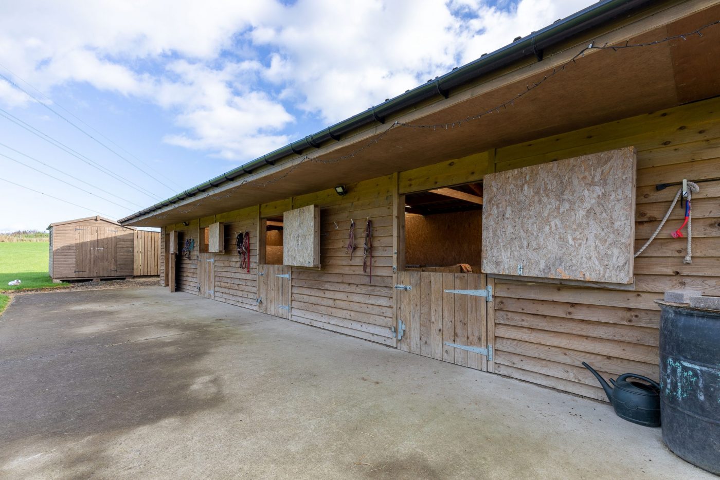 Craigton-Farm-stables-close-up-scaled-e1637241368944.jpg