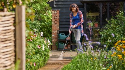 Bosch Universal Aquatak 135 pressure washer review