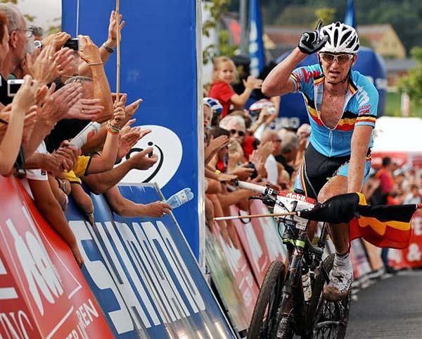 Roel Paulissen (Belgium) wins the 2009 world marathon championship.