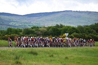 Stage 3 - As it happened: A surprise late solo move takes the win in stage 3 of the Vuelta Femenina 