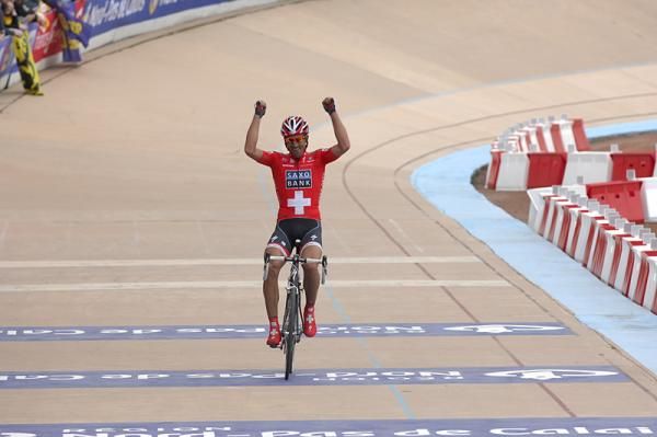Fabian Cancellara (Saxo Bank) wins Paris-Roubaix