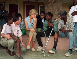 Diana, Princess Of Wales, At Neves Bendinha, An Icrc Orthopaedic Workshop In Luanda, Angola, With Victims Of Land Mines.