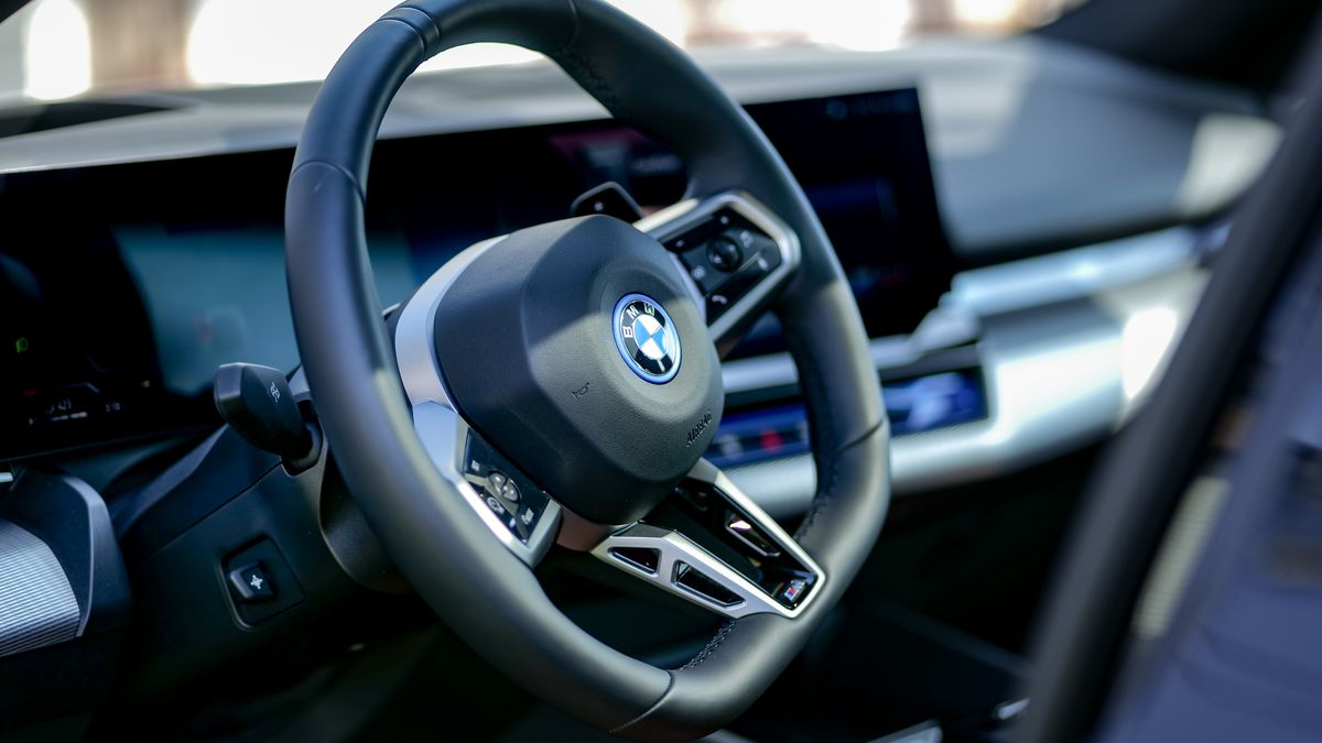 2026 BMW 550e review.