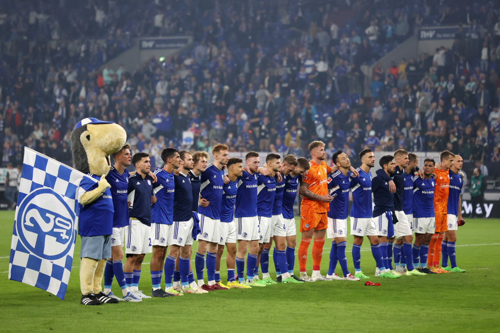 Players of FC Schalke 04 acknowledge fans as they celebrate their victory after the Bundesliga match between FC Schalke 04 and VfL Bochum 1848 at Veltins-Arena on September 10, 2022 in Gelsenkirchen, Germany.