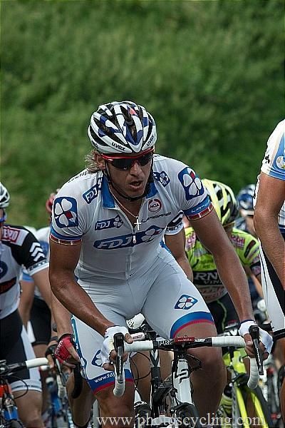 Yahueni Hutarovich (FDJ) in the bunch