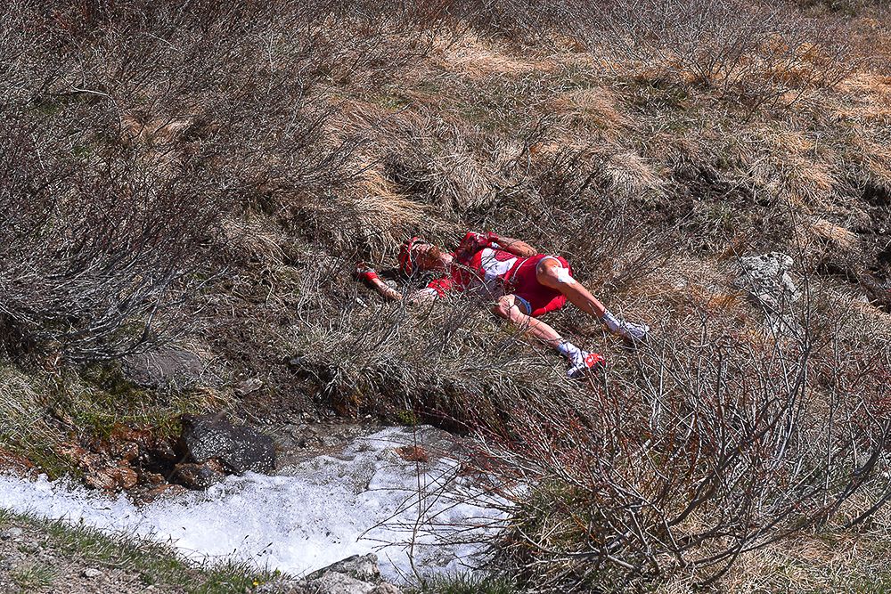 Ilnur Zakarin suffered a suspected broken collarbone after crashing on a descent during stage 19