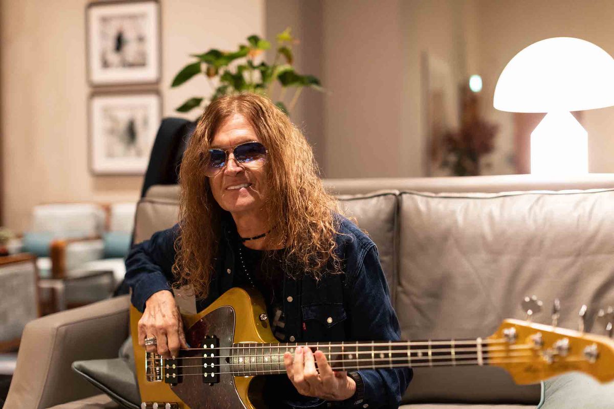 Glenn Hughes holds a bass guitar