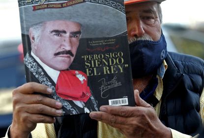 Vicente Fernández fan mourns singer's death