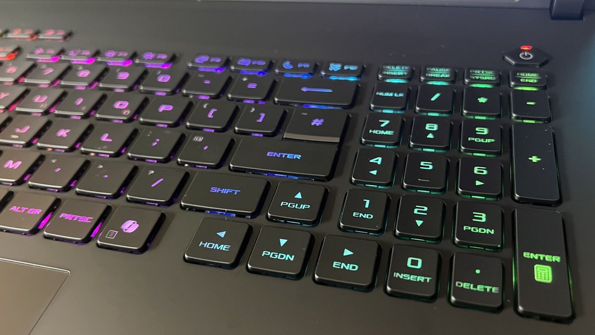 Close up on full-sized arrow buttons and number pad on Asus ROG Strix Scar 18 gaming laptop