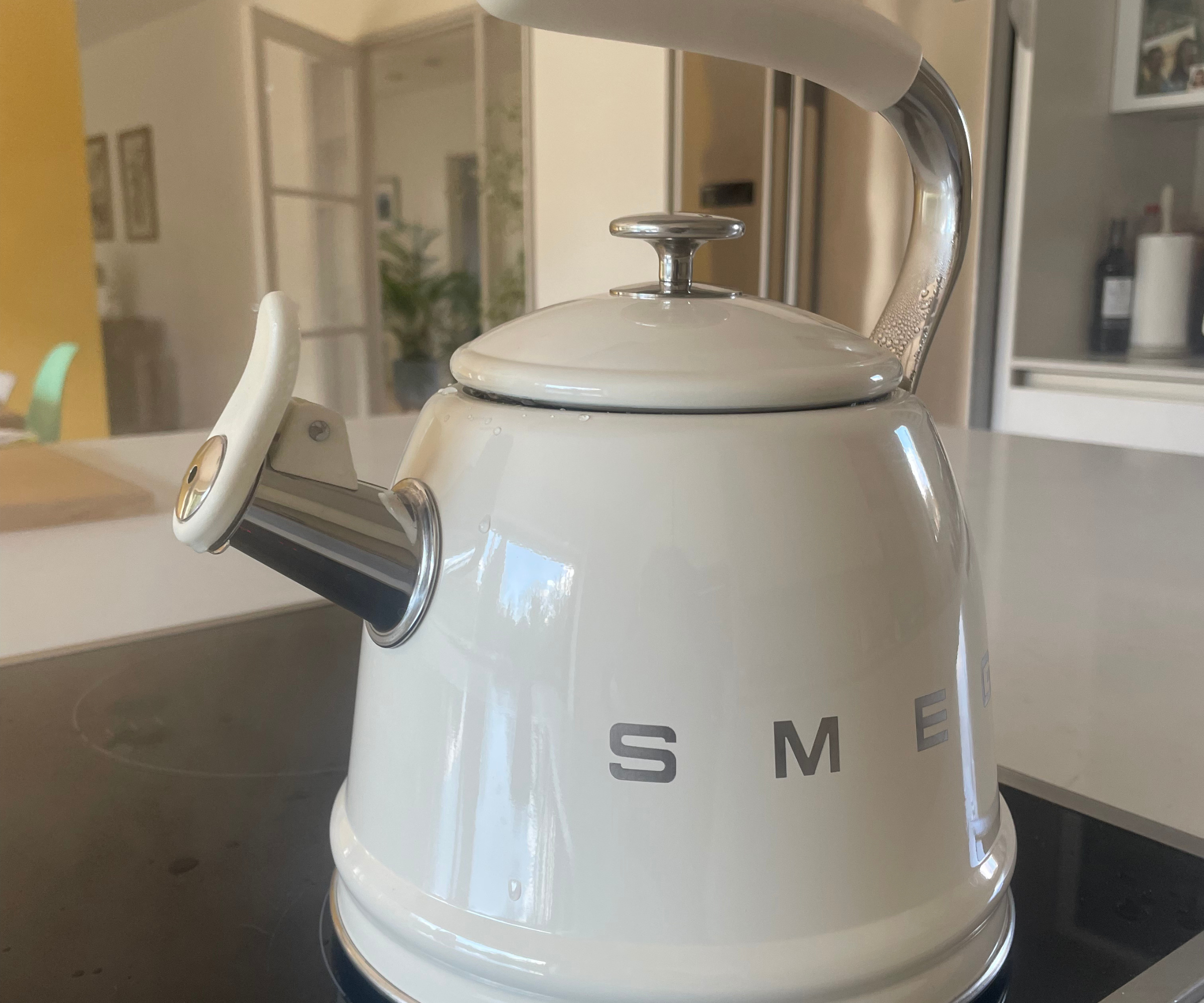 Smeg whistling kettle