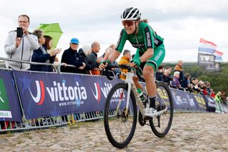 Fiona Mangan makes late surge to win Irish road race title 