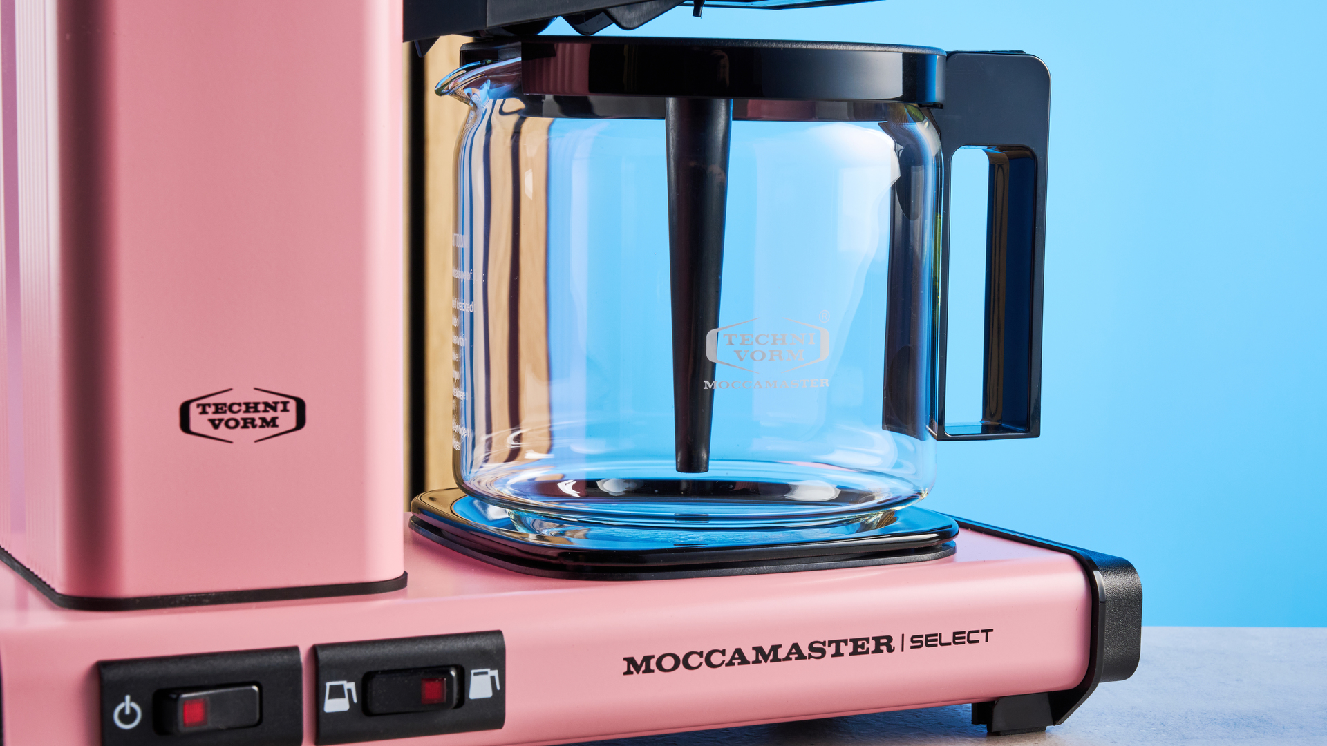 the technivorm moccamaster kgbv select in pink photographed against the blue tom's guide background