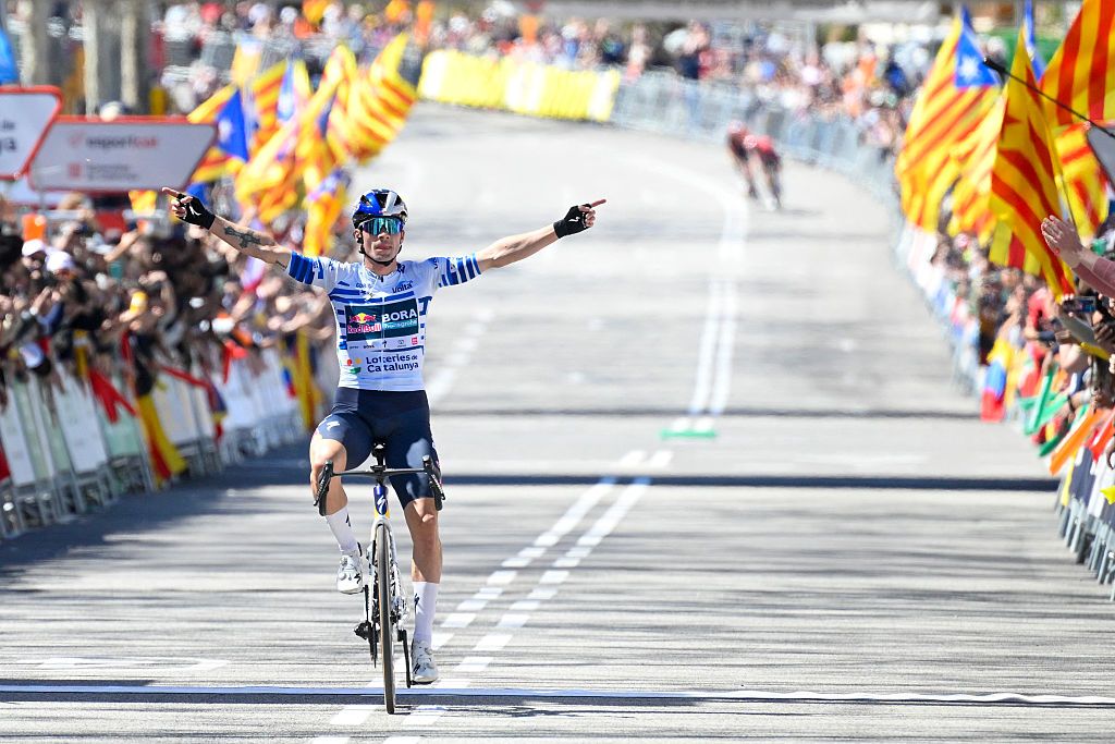 Team Bora's Primoz Roglic celebrates as he crosses the finish line to win the 7th and final stage of the 2025 Volta a Catalunya cycling tour of Catalonia race, a 88,2 km loop between Barcelona and Barcelona, on March 30, 2025. Roglic won the Vuelta a Catalunya on Sunday, soloing through the seventh and final stage in Barcelona, where his main rival Juan Ayuso (UAE) fell behind in the final. Roglic, who was a second behind Ayuso at the start of this final stage, broke away with 20 km to go and managed to maintain his lead to secure his second Volta a Catalunya victory. (Photo by Josep LAGO / AFP)