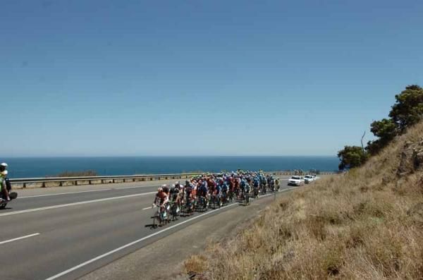 The peloton on stage 3 of the Tour Down Under