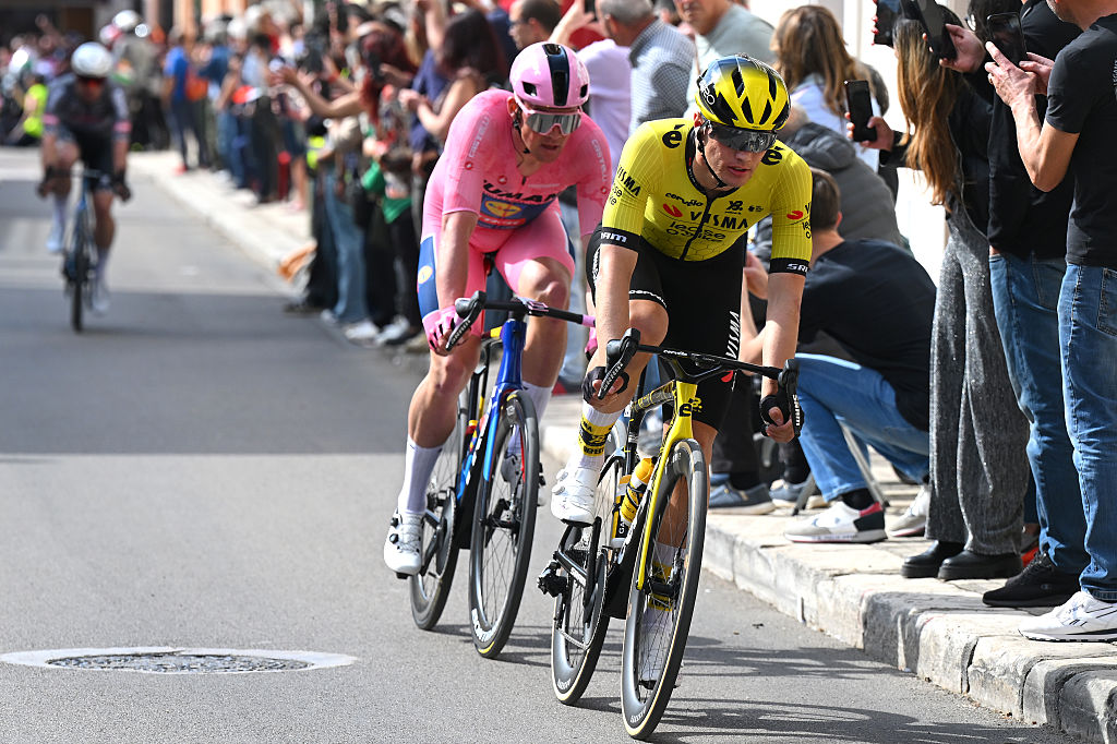 Giro d'Italia stage 4 Live – First pure sprint of the race fast approaching in Lecce