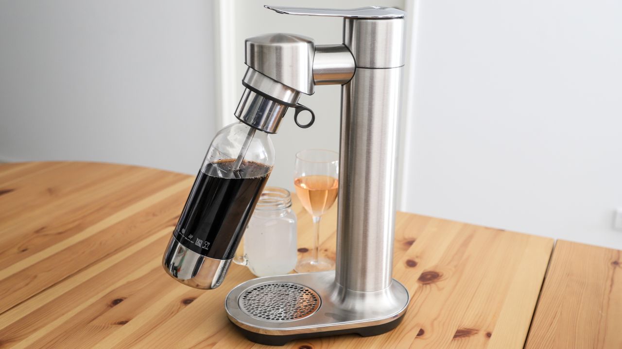 Breville the InFizz Fusion sparkling beverage maker in Brushed Steel