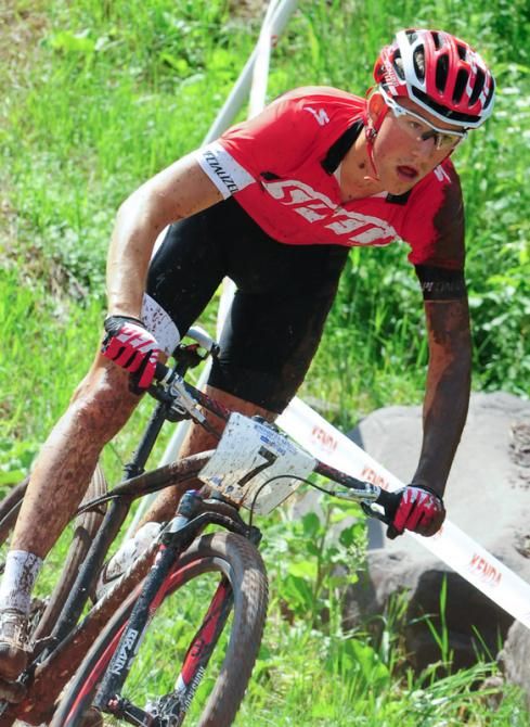 Antoine Carron (Specialized) racing in fourth place