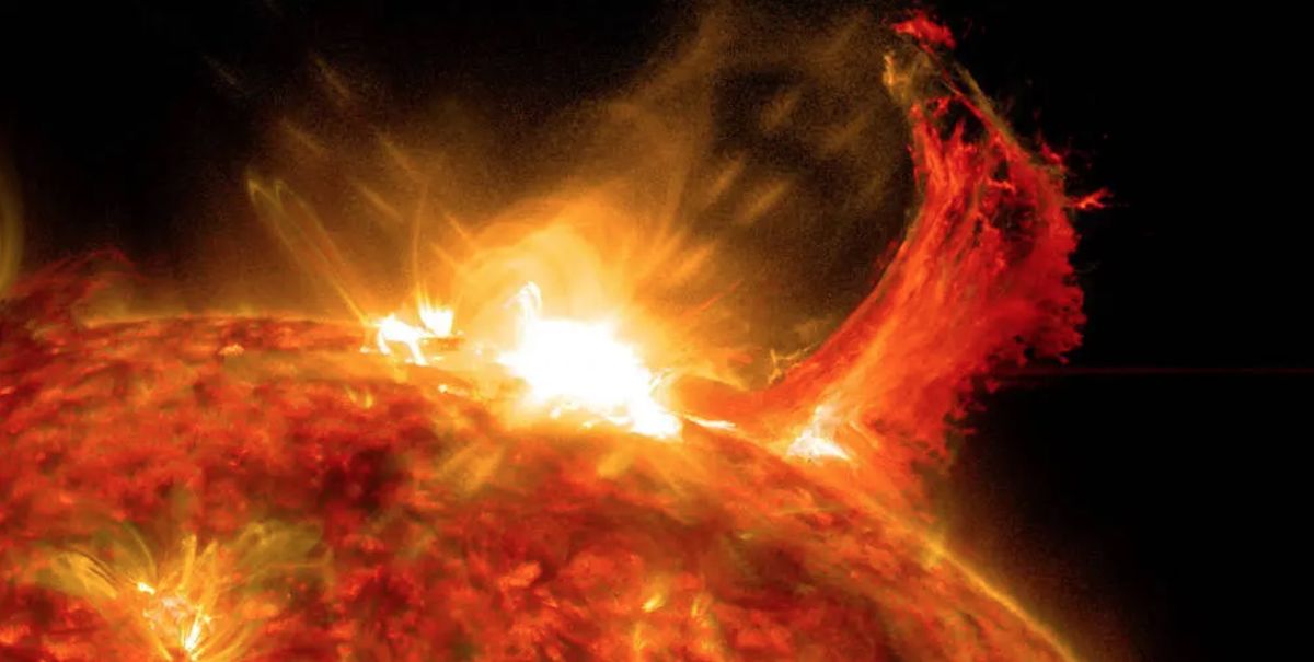 a solar flare erupts from the sun&#039;s surface