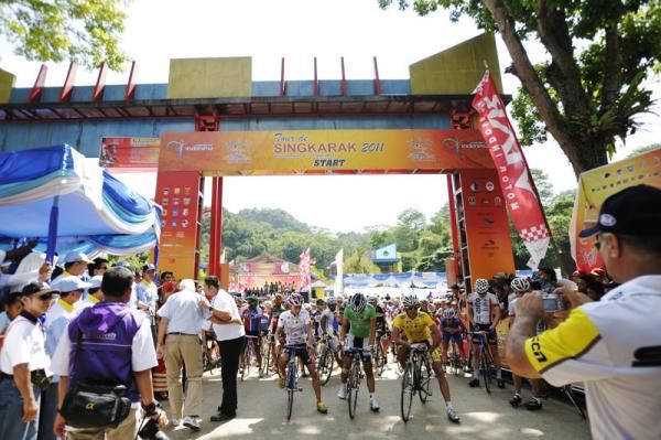 Tour de Singkarak stage5 started from Payakumbuh
