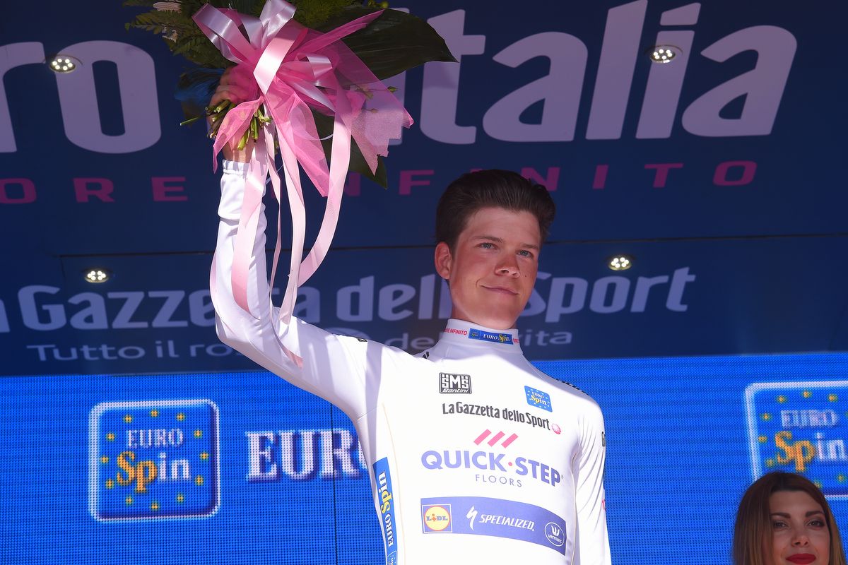 Back in the maglia bianca, Bob Jungels (Quick-Step Floors) waves from the podium