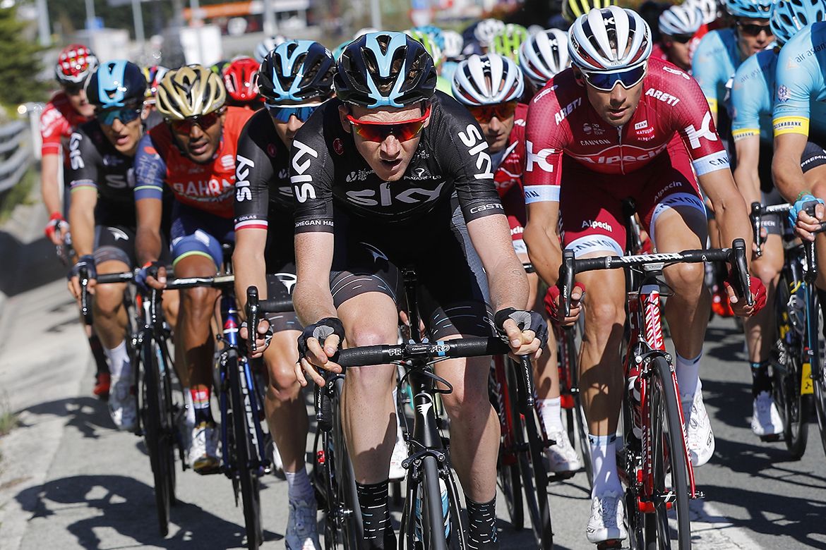 Tao Geoghegan Hart in the bunch at the Vuelta al Pa&iacute;s Vasco