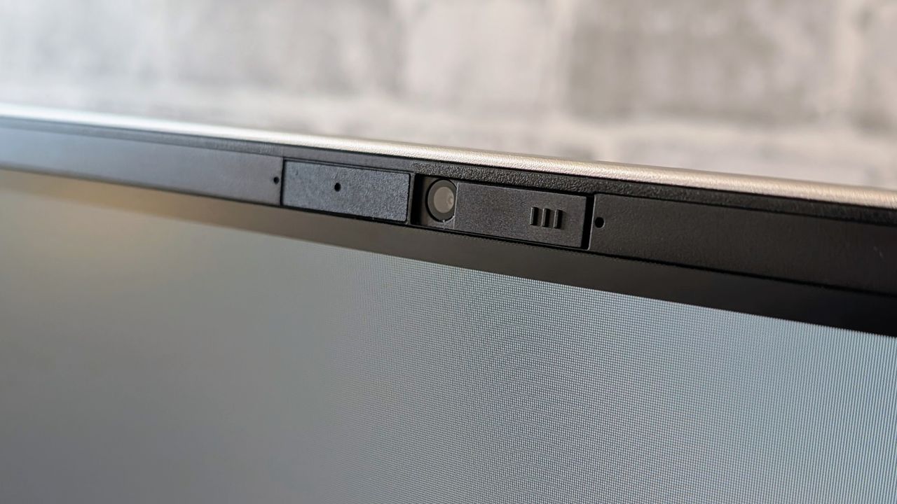 The Medion Signium 27 S1 all-in-one PC on a desk