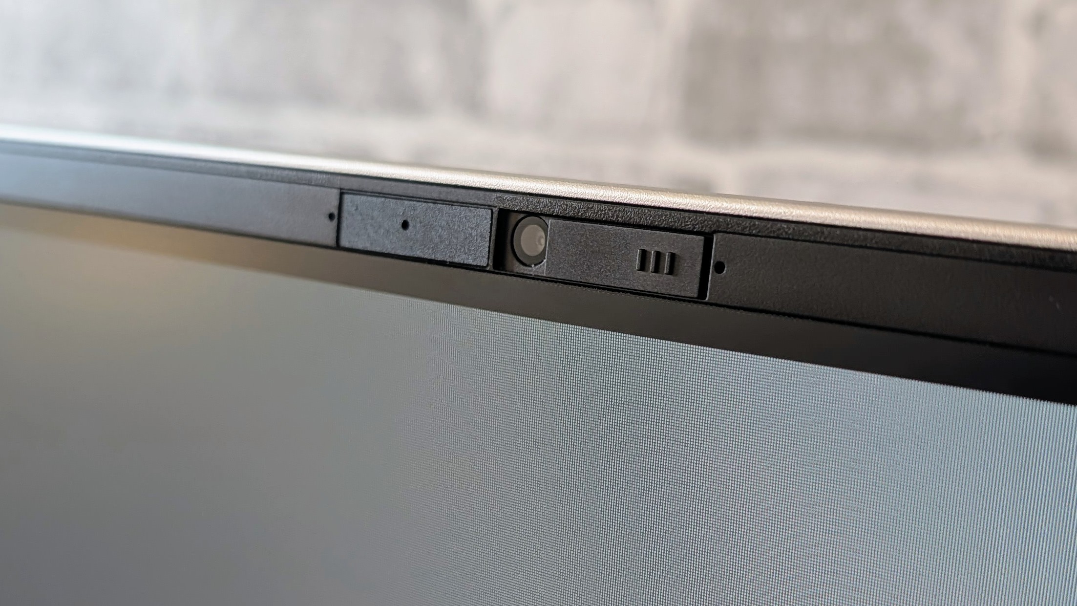 The Medion Signium 27 S1 all-in-one PC on a desk