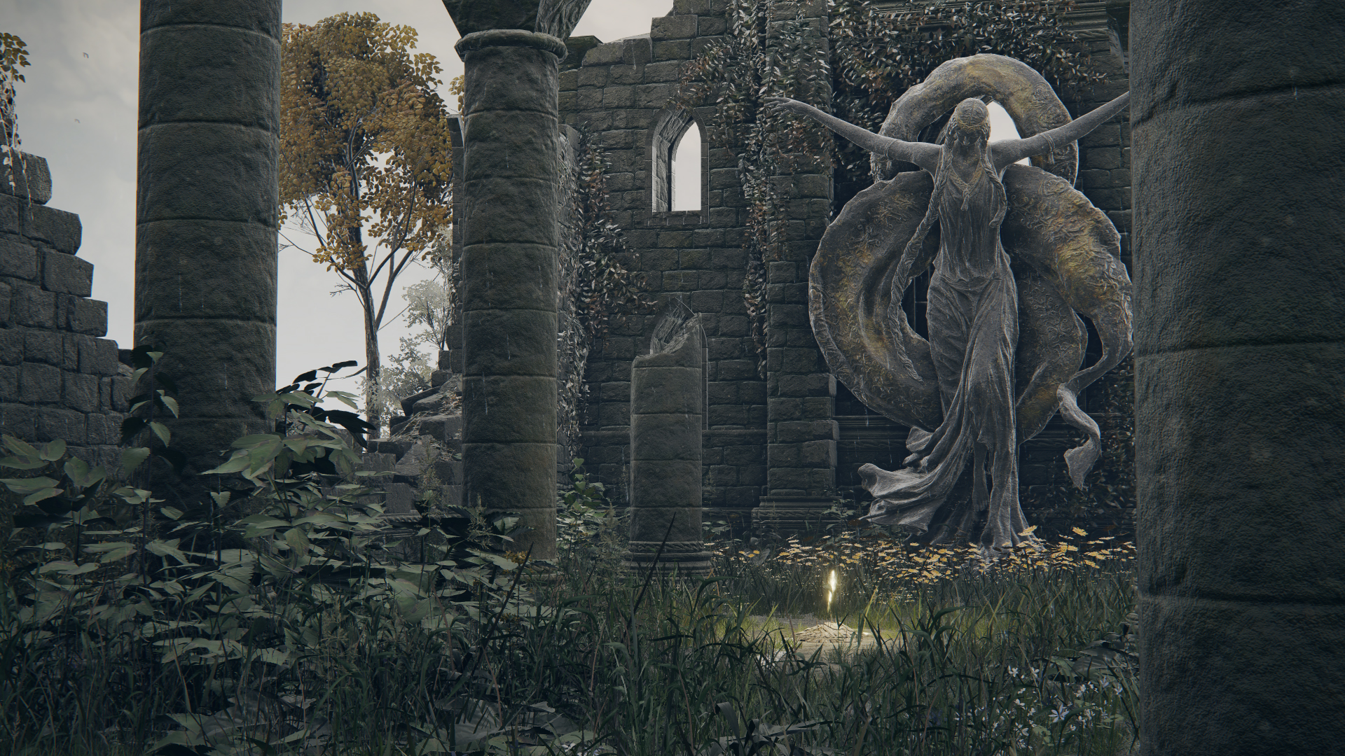 A statue of Queen Marika in Elden Ring