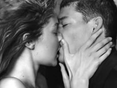 Gigi Hadid kissing male model.jpg