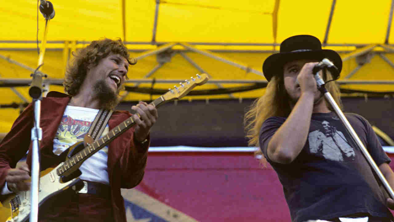 Lynyrd Skynyrd&amp;rsquo;s Steve Gaines and Ronnie Van Zant performing onstage in 1977