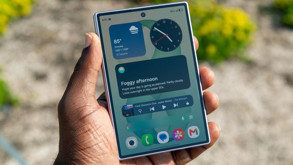 Galaxy Z Fold 8 external display outside