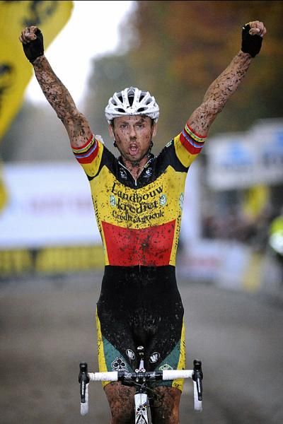 Arms aloft for winner Sven Nys as he earns his eighth career Koppenbergcross victory.