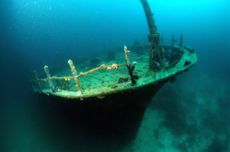 underwater shipwreck