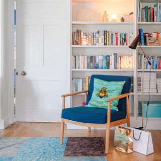 sitting area with book shelf and wooden floor