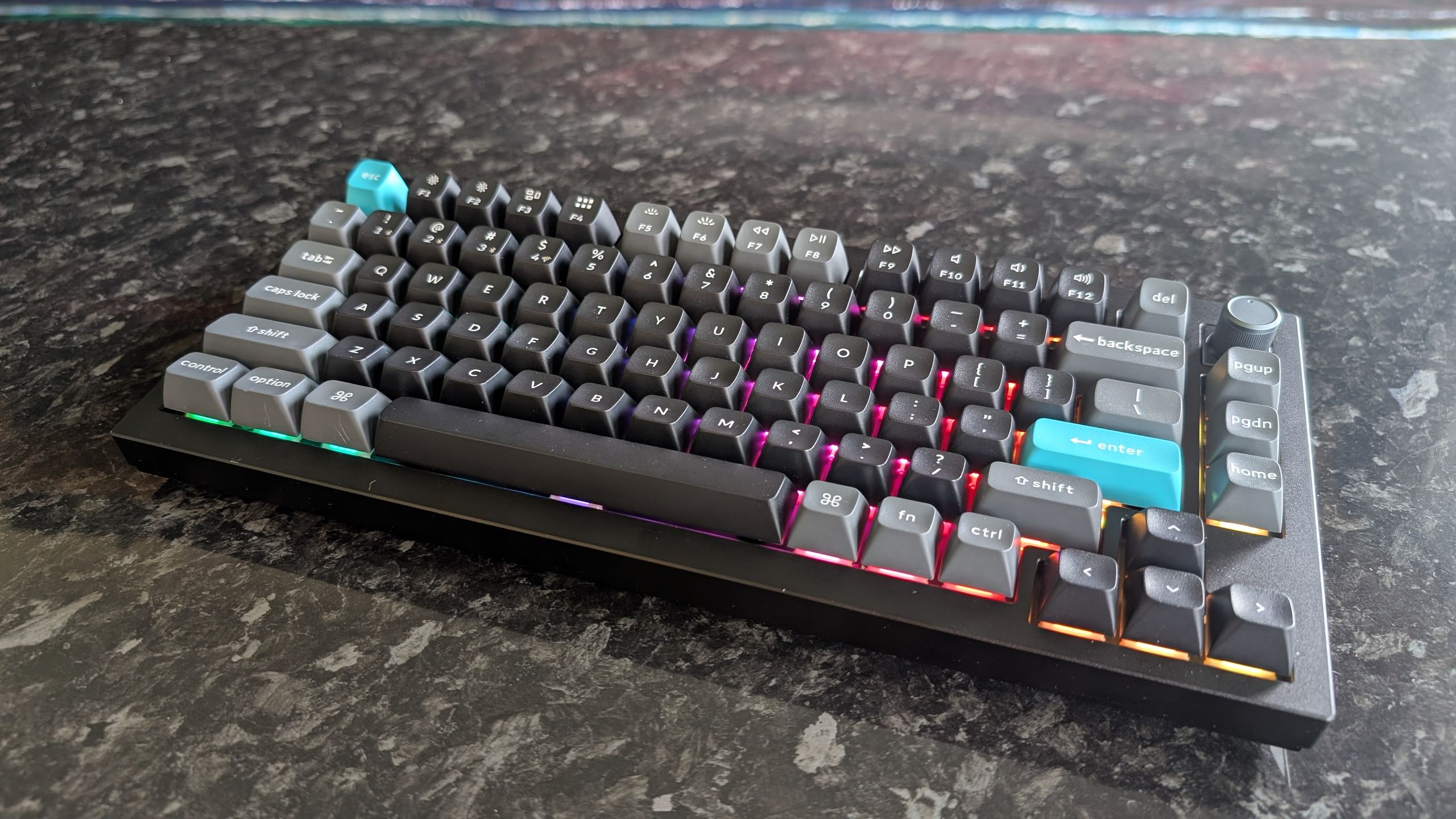 كيبورد Keychron Q1 Ultra 8K: هل تستحق الجائزة الألمنيوم والفخامة المفرطة؟