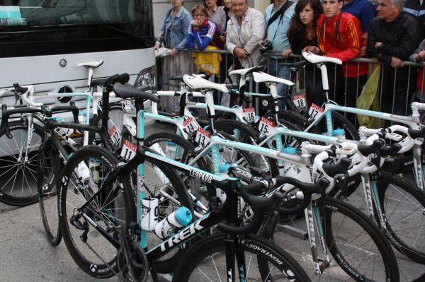 The Leopard Trek bikes at the start