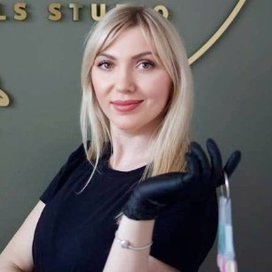 svitlana Motyl nail artist headshot