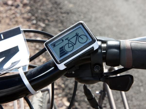 The computer shows the remaining battery charge and the level of boost - 25, 50, 100, or 200 percent of the input torque up to 350W.