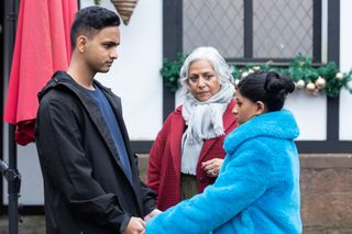 Yazz Maalik with her brother Imran and mother Misbah in Hollyoaks.