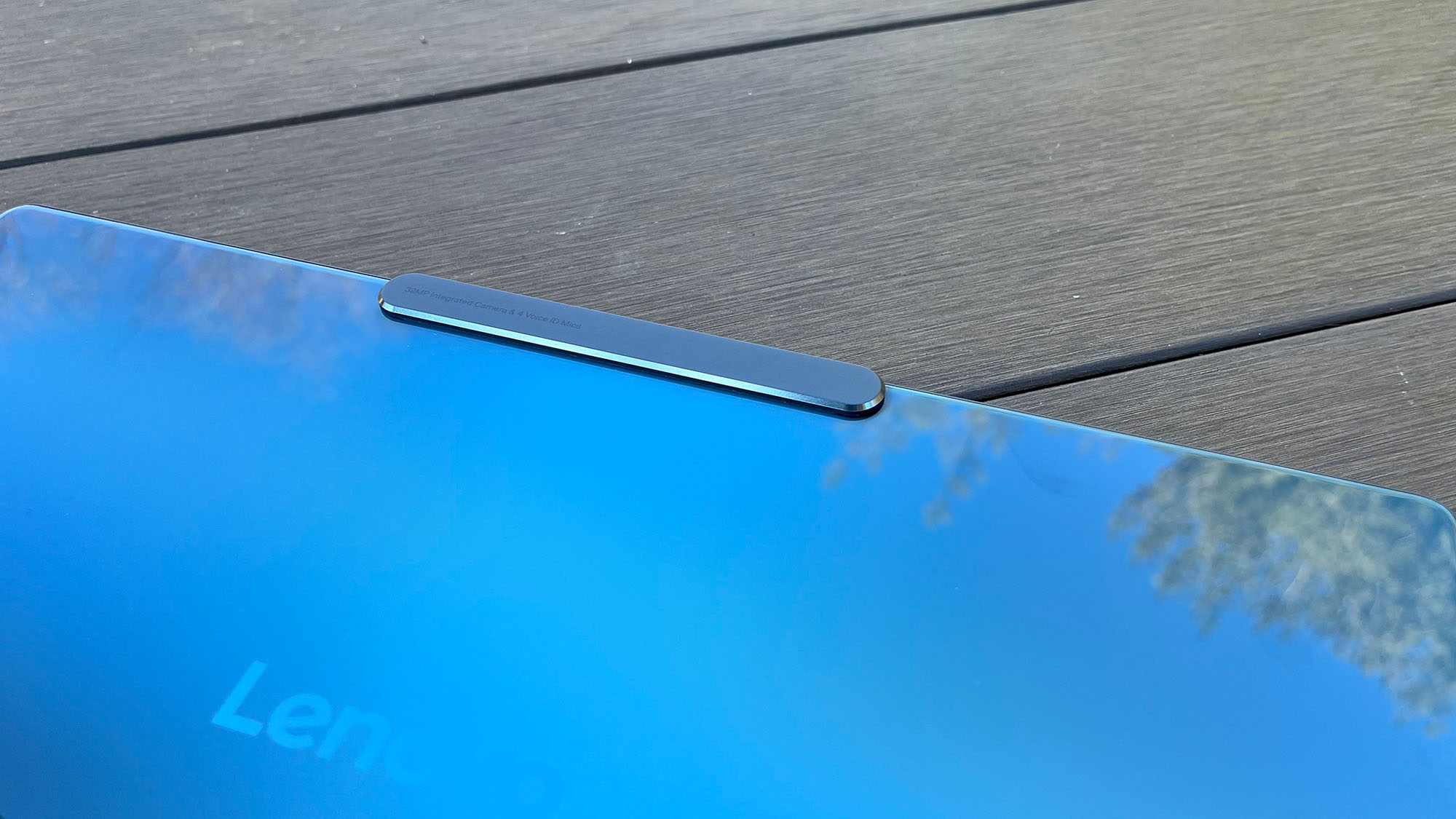 The top edge of the lid of the Lenovo Yoga Slim 9i