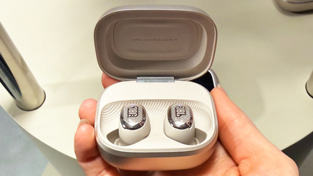 the jbl live buds 4 in beige
