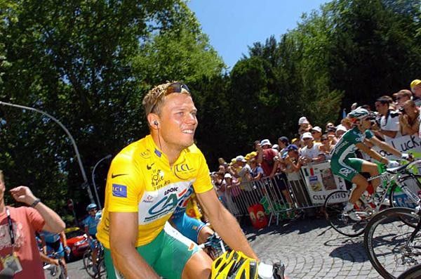 Thor Hushovd (CA) rolls up
